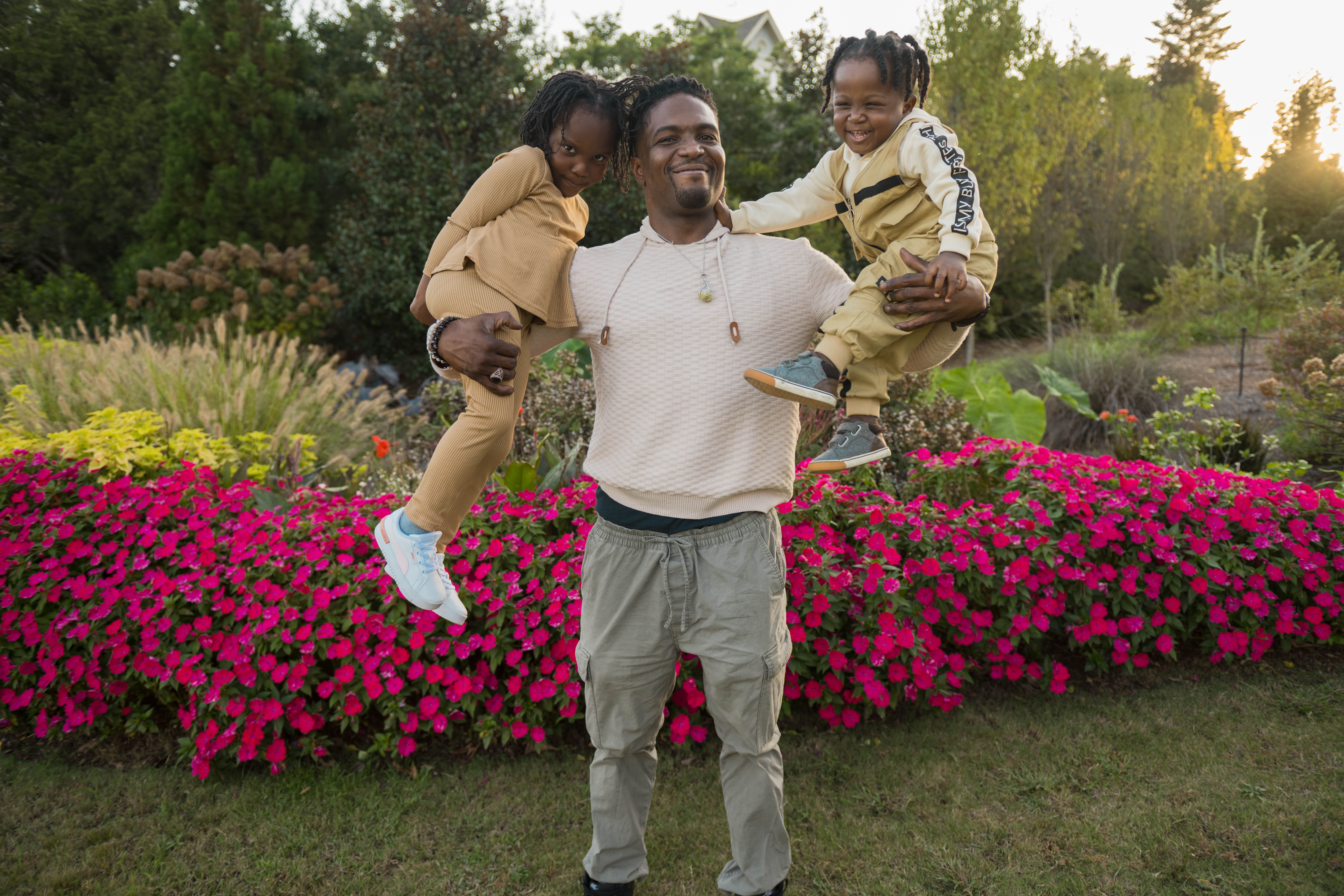 dad with kids in huntsville botanical garden